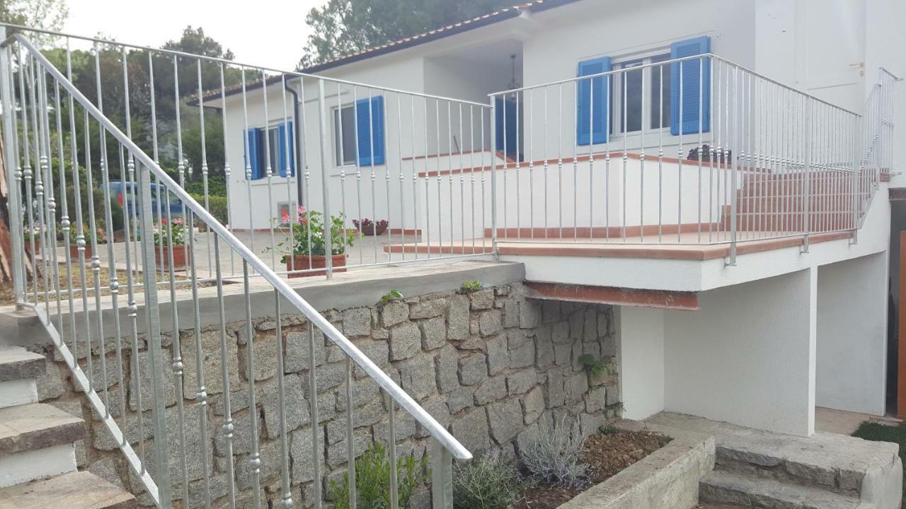 B&B La Casa Degli Ulivi Procchio  Exterior foto